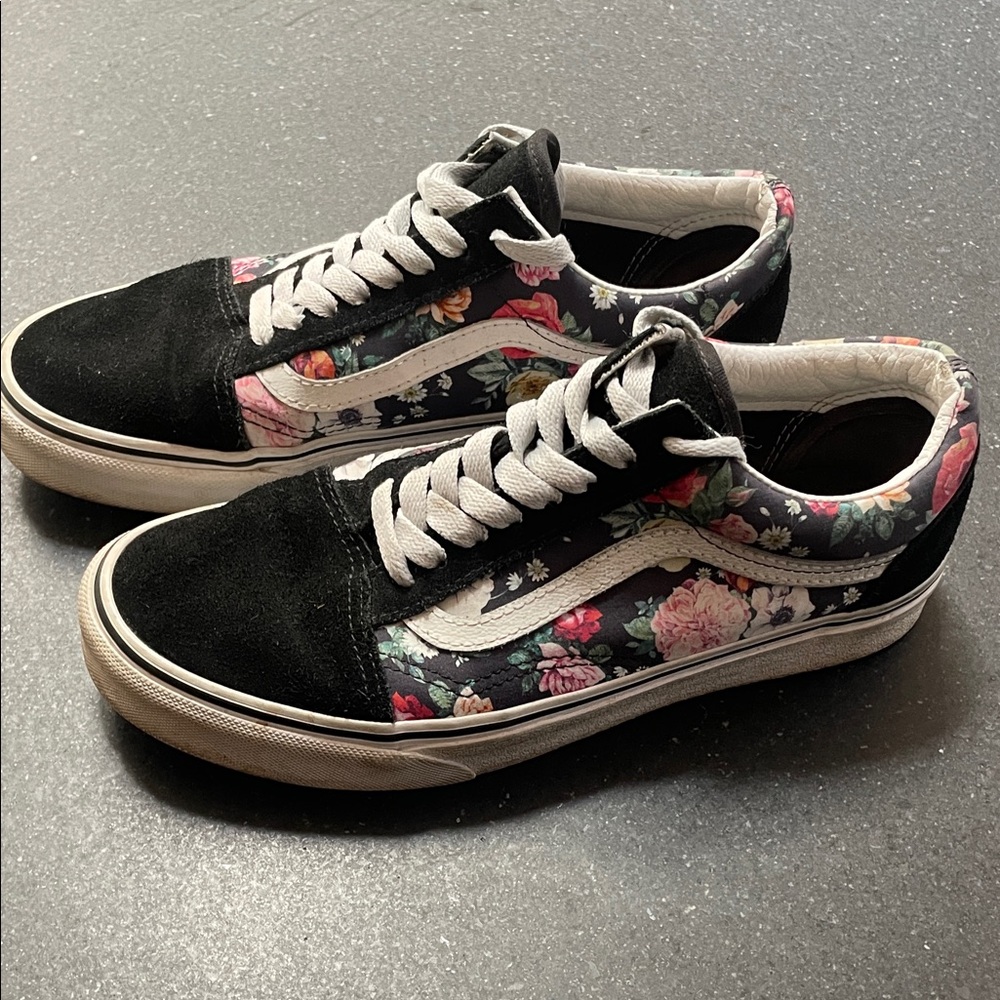 Vans Women's Black Floral Low-Top Sneakers - Picture 1 of 6